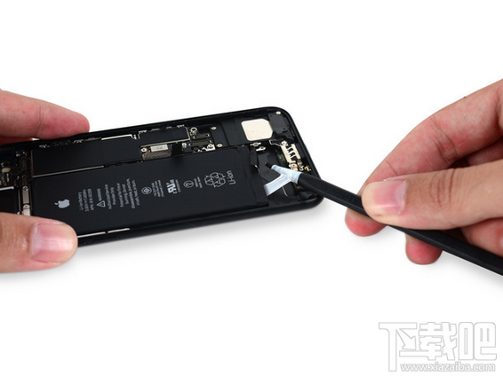 iPhone 7拆解全过程：搭配2GB RAM+更大容量的电池