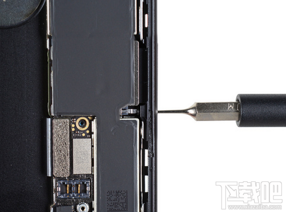 iPhone 7拆解全过程：搭配2GB RAM+更大容量的电池