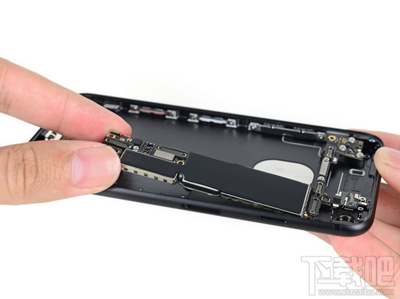 iPhone 7拆解全过程：搭配2GB RAM+更大容量的电池