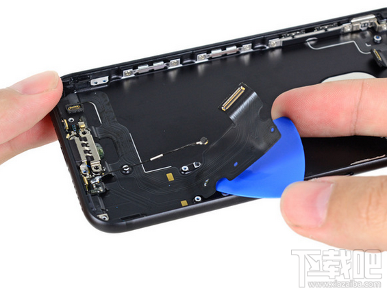 iPhone 7拆解全过程：搭配2GB RAM+更大容量的电池