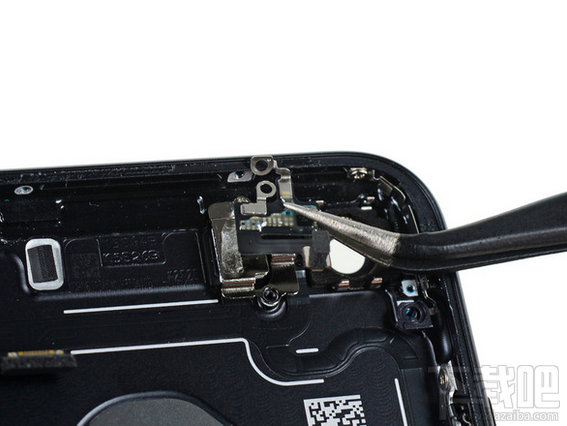 iPhone 7拆解全过程：搭配2GB RAM+更大容量的电池