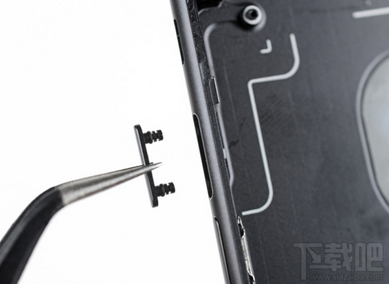 iPhone 7拆解全过程：搭配2GB RAM+更大容量的电池