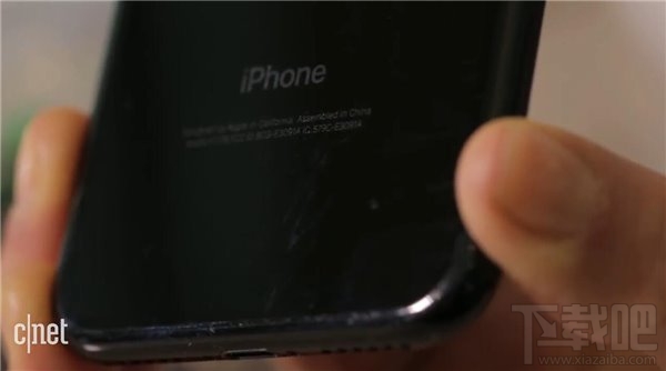 两种黑哪种更耐磨？苹果iPhone7亮黑色VS磨砂黑