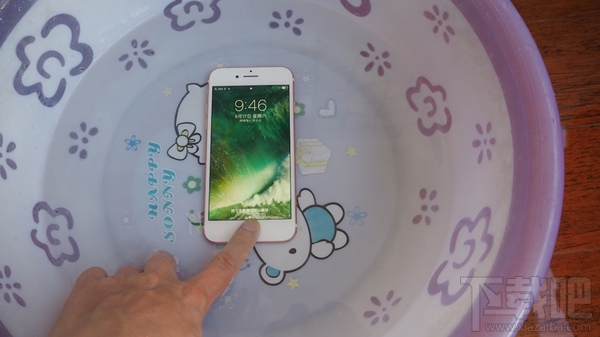 你的iPhone7脏了？洗洗就可以了