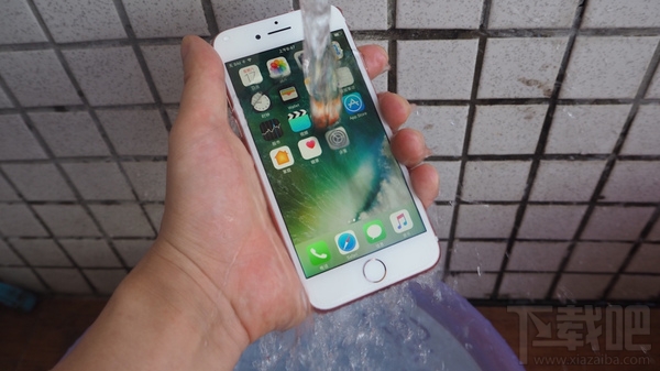 你的iPhone7脏了？洗洗就可以了