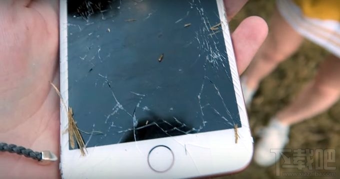 开启“飞行模式”？高空飞行下抛落iPhone7会怎么样