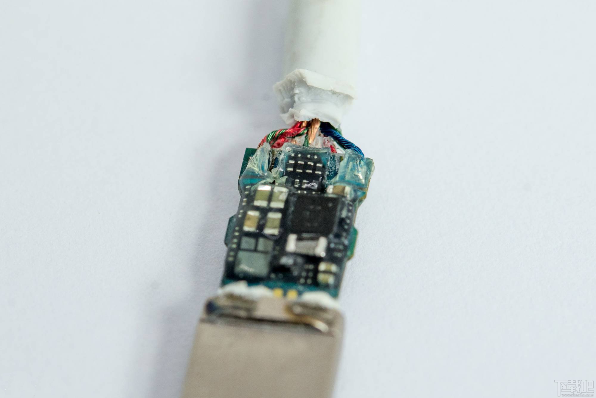 内藏玄机！苹果Lightning 3.5mm耳机孔转换器拆解