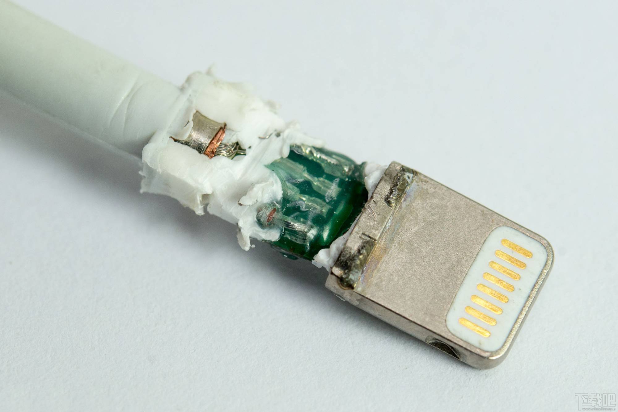内藏玄机！苹果Lightning 3.5mm耳机孔转换器拆解