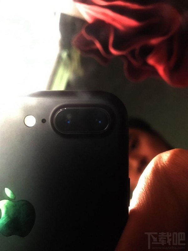不止是亮黑！iPhone7磨砂黑也出现掉漆