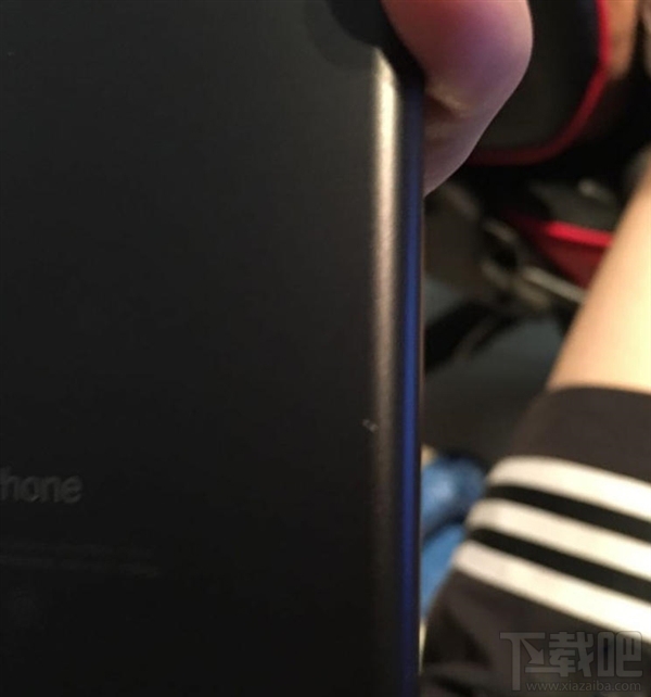 不止是亮黑！iPhone7磨砂黑也出现掉漆