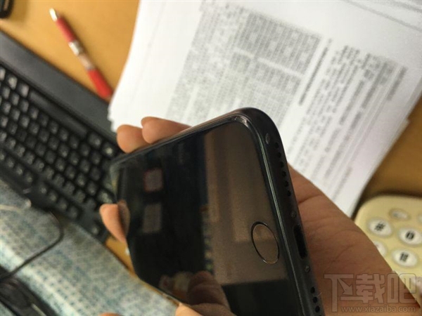 不止是亮黑！iPhone7磨砂黑也出现掉漆