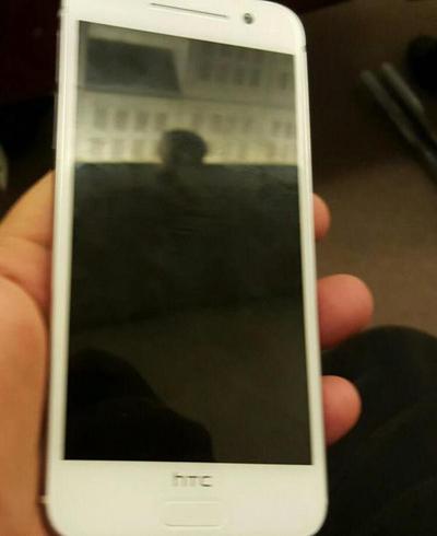 白色HTC One A9真机曝光 下巴改成实体Home键