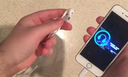 疑似苹果iPhone7“AirPods”耳机曝光
