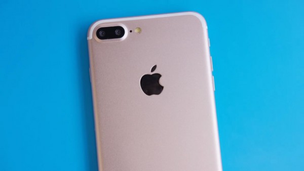 iPhone 7 Plus原型机上手视频曝光 外观并无惊喜