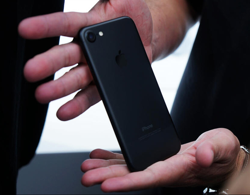 苹果iPhone 7发布会真机图汇总 iPhone 7 Plus亮黑色真机图图集