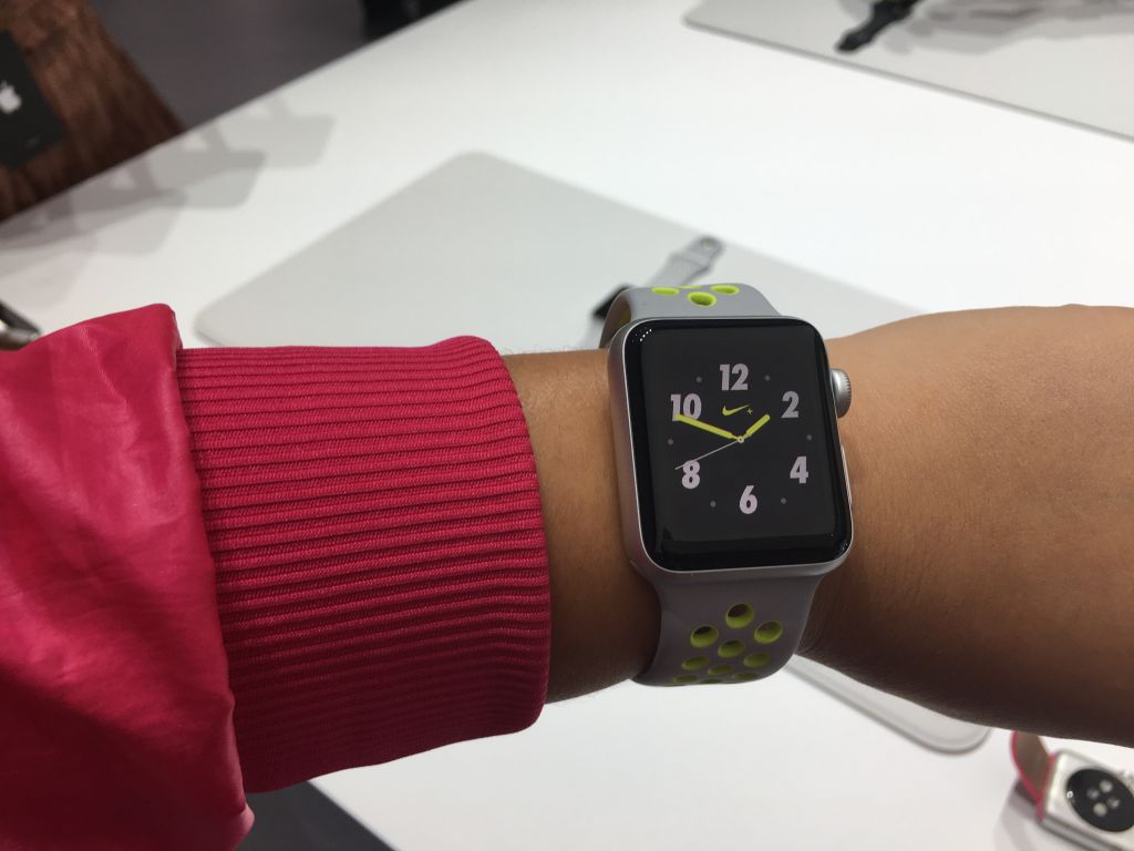 苹果手表Apple Watch Series 2上手体验 Apple Watch Series 2上手视频