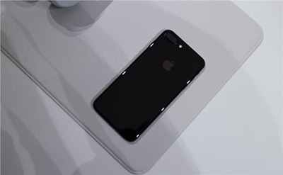 iPhone7/plus亮黑色和黑色哪个好？