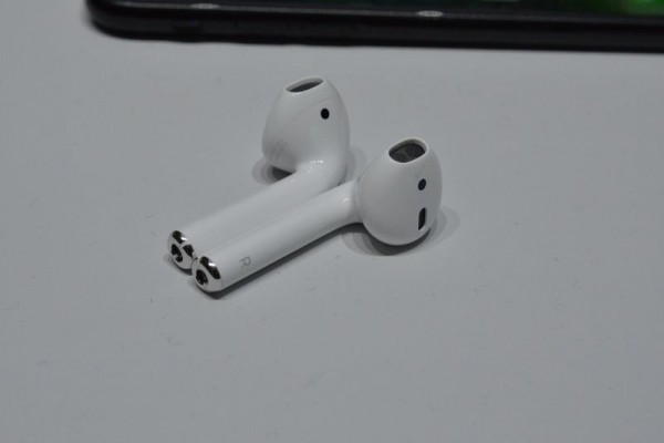 鸡汤来了 外媒解读AirPods是为iPhone无线充电做准备