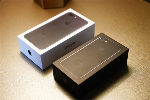 指纹收集神器？亮黑色国行苹果iPhone7/7 Plus最全开箱图集