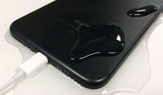 谁更厉害？iPhone 7/Galaxy S7防水对比测试