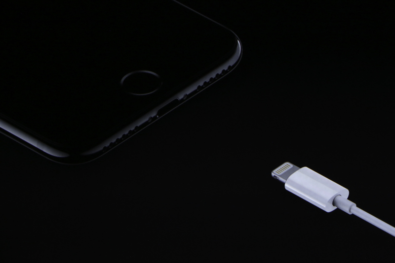 用耳机转换器的iPhone7音质不如6s直插耳机的好