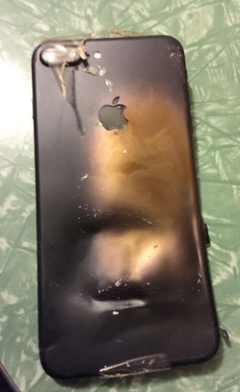 兄弟同心？继iPhone7爆炸后iPhone 7 Plus也爆炸了
