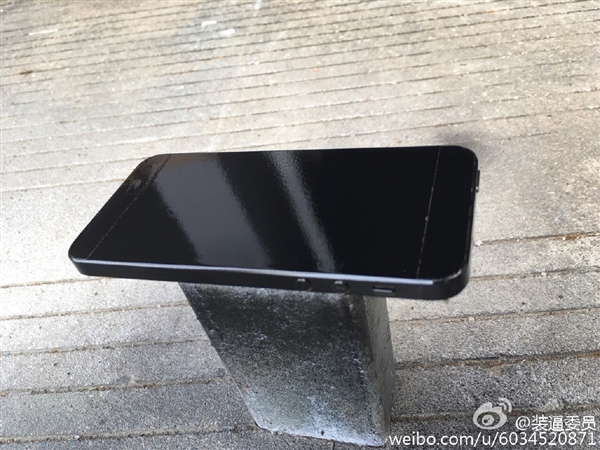 亮黑色iPhone5S你见过吗？简单暴力：网友自制亮黑色iPhone5S