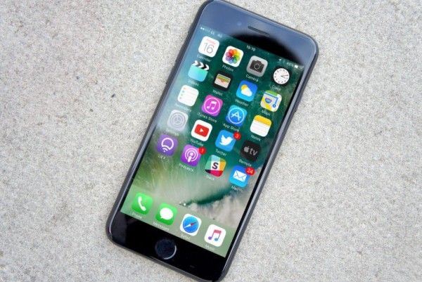 分析师称iPhone 8 订单争夺可能会打破头