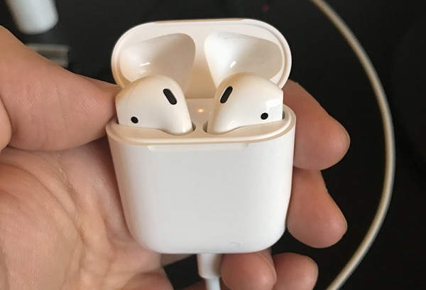 AirPods 真机体验：比EarPods好