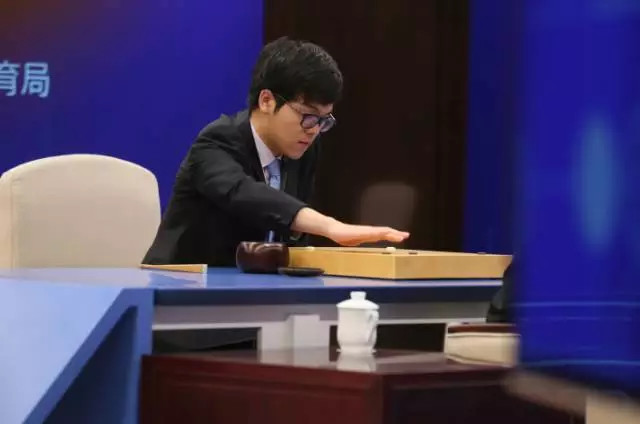 人机大战第二战今日上演，柯洁大战阿尔法狗