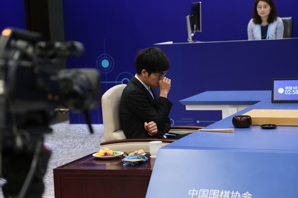 柯洁0:2：机器全面超越人类，但这可能是人和机器最接近的瞬间