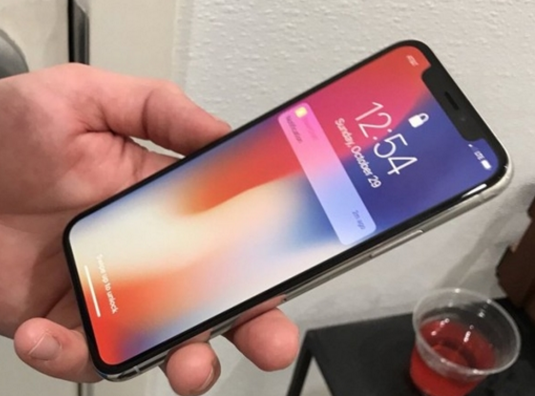 iPhone X素颜照爆出：4.56mm边框不敌安卓机惊艳