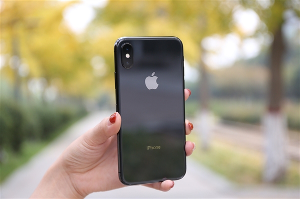 iPhone X太贵被冷落必大降 想入iPhone X的可以再等等！