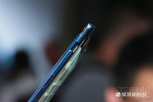 OPPO FindX图片来了，现场图赏 正反无孔+93%屏占比